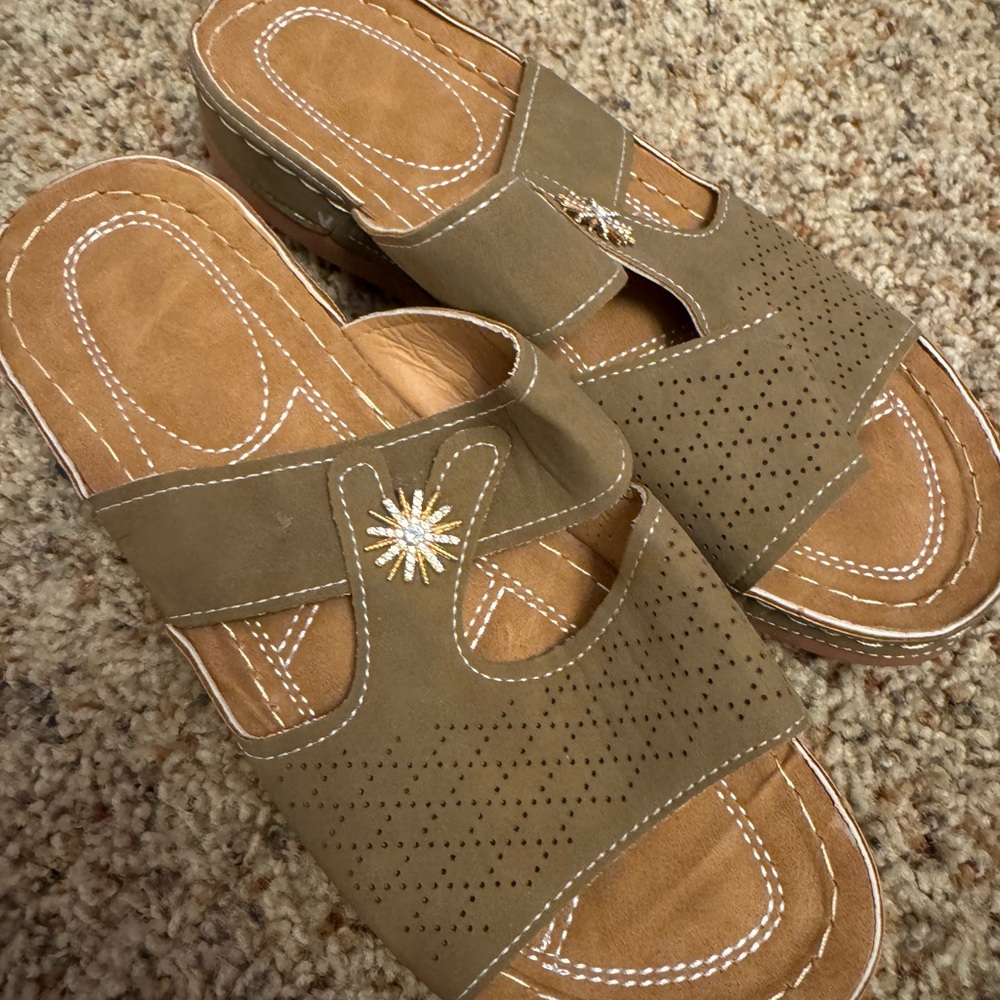 Women's Tan Slide Sandals